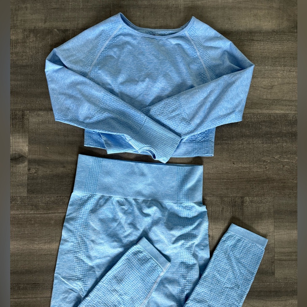 Blue workout set! Leggings and long sleeve shirt.